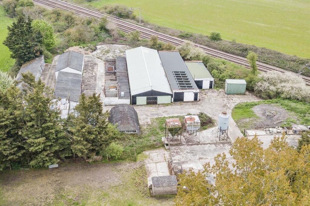 Additional property image - Thorpe Park Lane, Thorpe-Le-Soken, Clacton-On-Sea