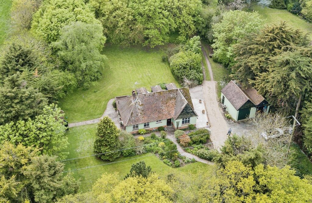 Additional property image - Thorpe Park Lane, Thorpe-Le-Soken, Clacton-On-Sea