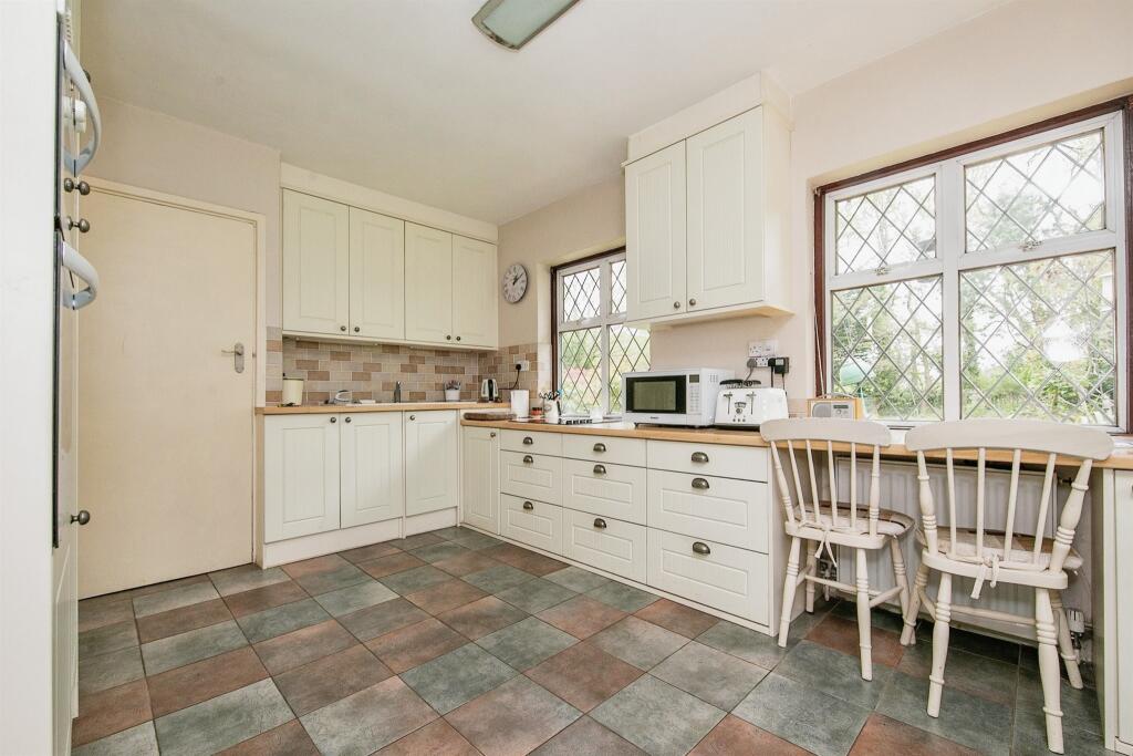 Additional property image - Thorpe Park Lane, Thorpe-Le-Soken, Clacton-On-Sea
