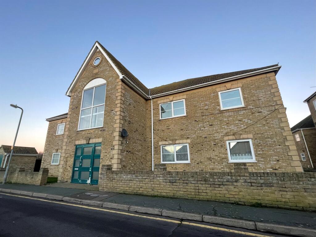 Additional property image - Garden Road, Jaywick, Clacton-On-Sea
