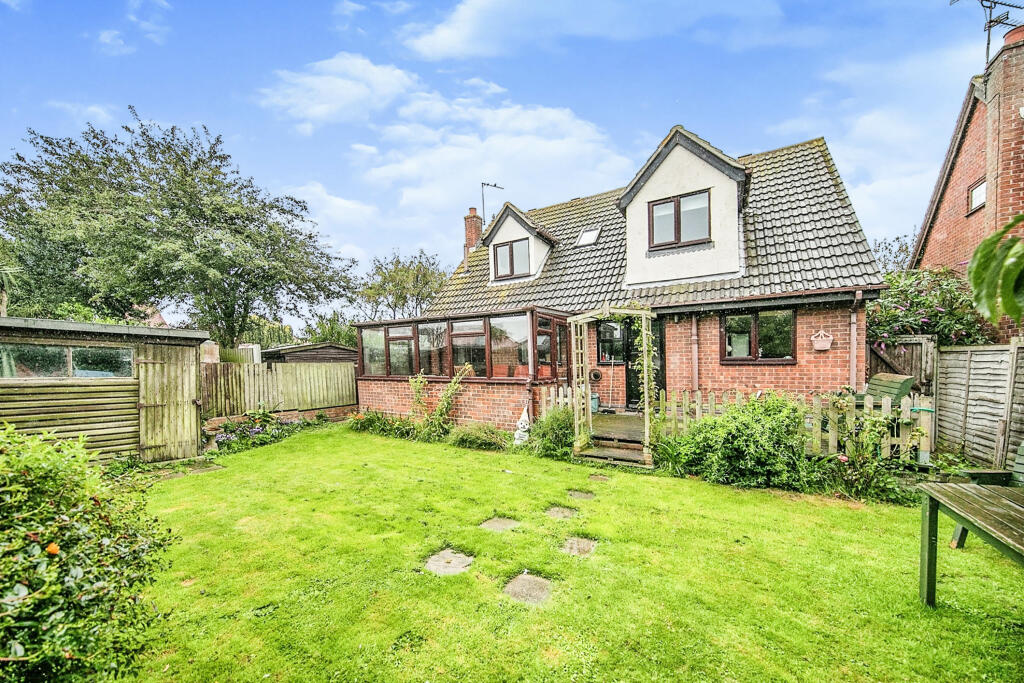 3 bedroom detached house for sale in Hereford Court, Holland On Sea