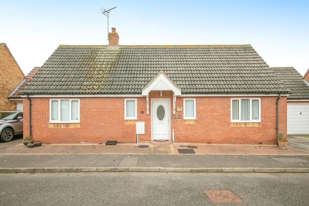 3 bedroom detached bungalow for sale in Freshwater Lane, ClactonOnSea
