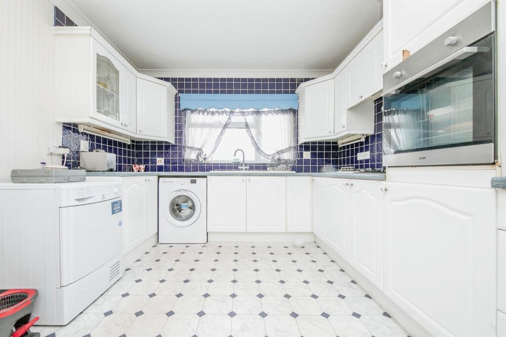 Additional property image - Kings Avenue, Holland-On-Sea, Clacton-On-Sea
