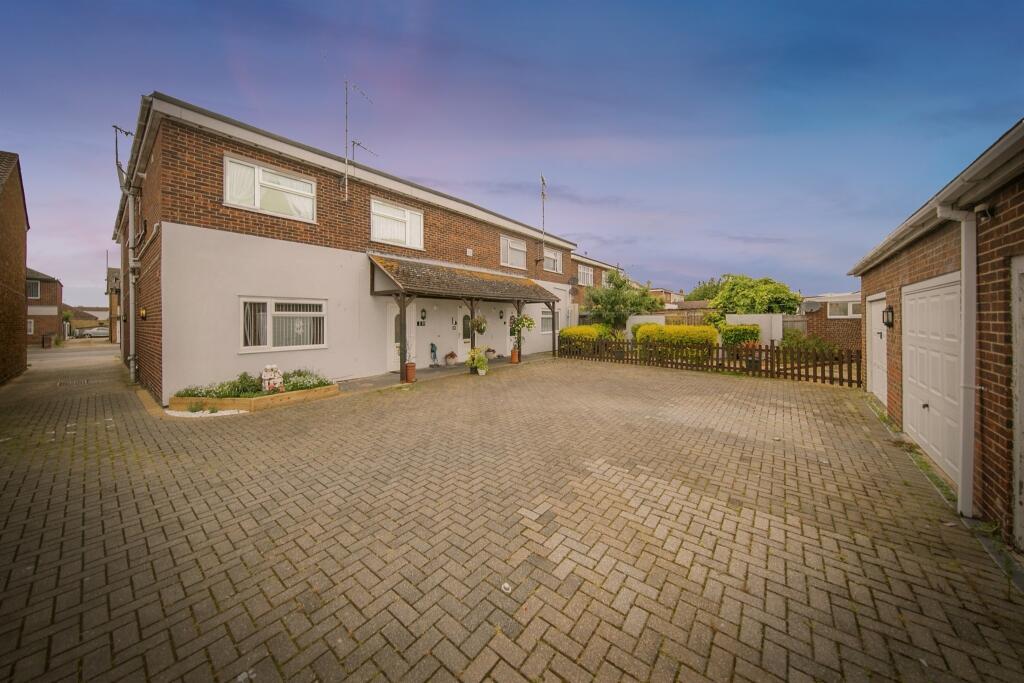 Additional property image - Kings Avenue, Holland-On-Sea, Clacton-On-Sea