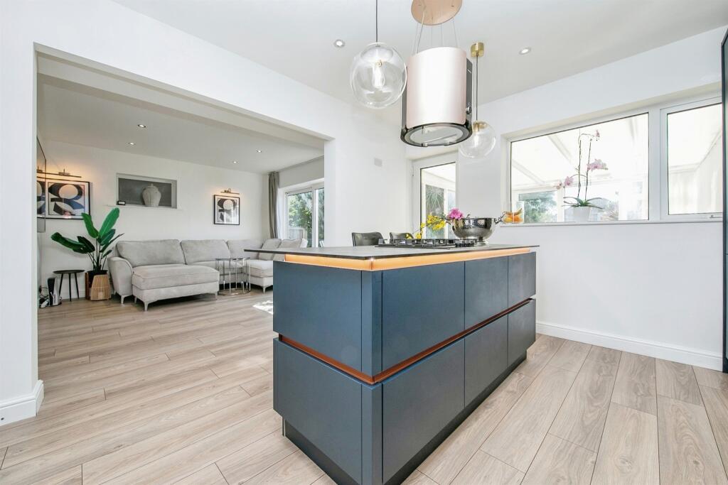 Additional property image - Leas Road, Clacton-On-Sea