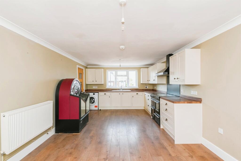 Additional property image - Fern Way, Jaywick, Clacton-On-Sea