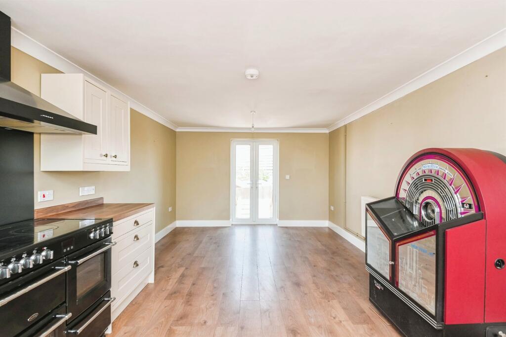 Additional property image - Fern Way, Jaywick, Clacton-On-Sea