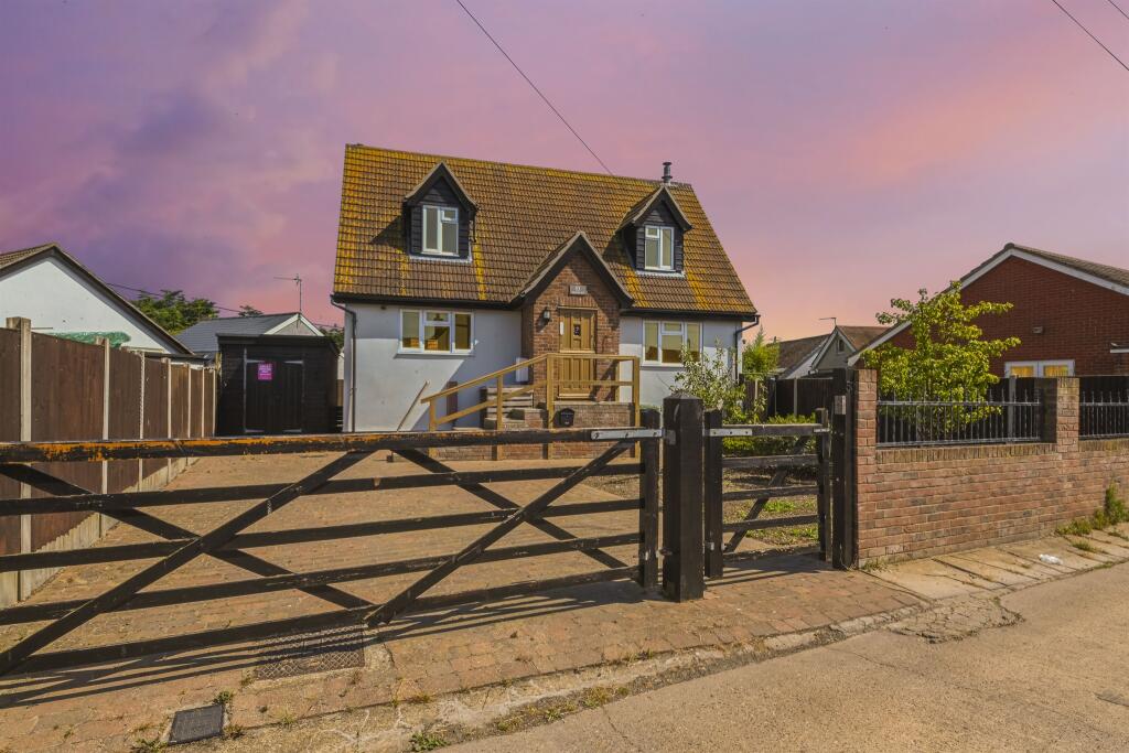 Additional property image - Fern Way, Jaywick, Clacton-On-Sea