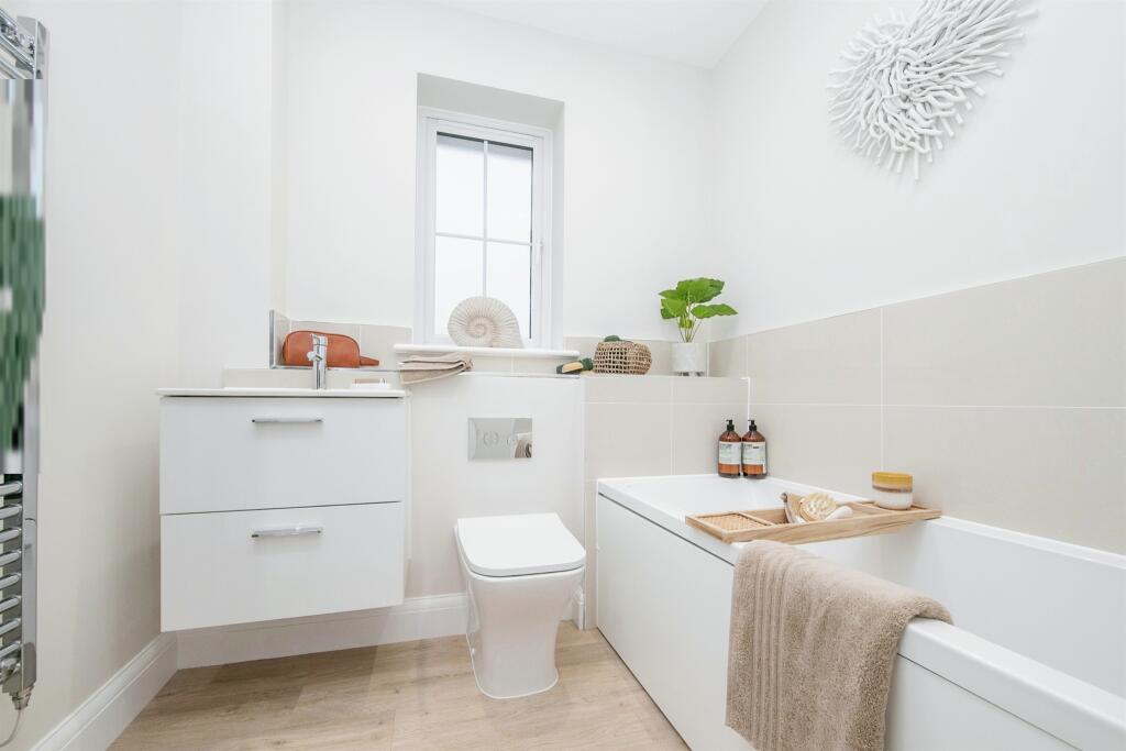 Additional property image - Martello Drive, Kirby Road, Walton On The Naze