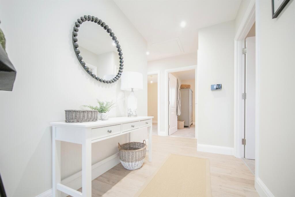 Additional property image - Martello Drive, Kirby Road, Walton On The Naze