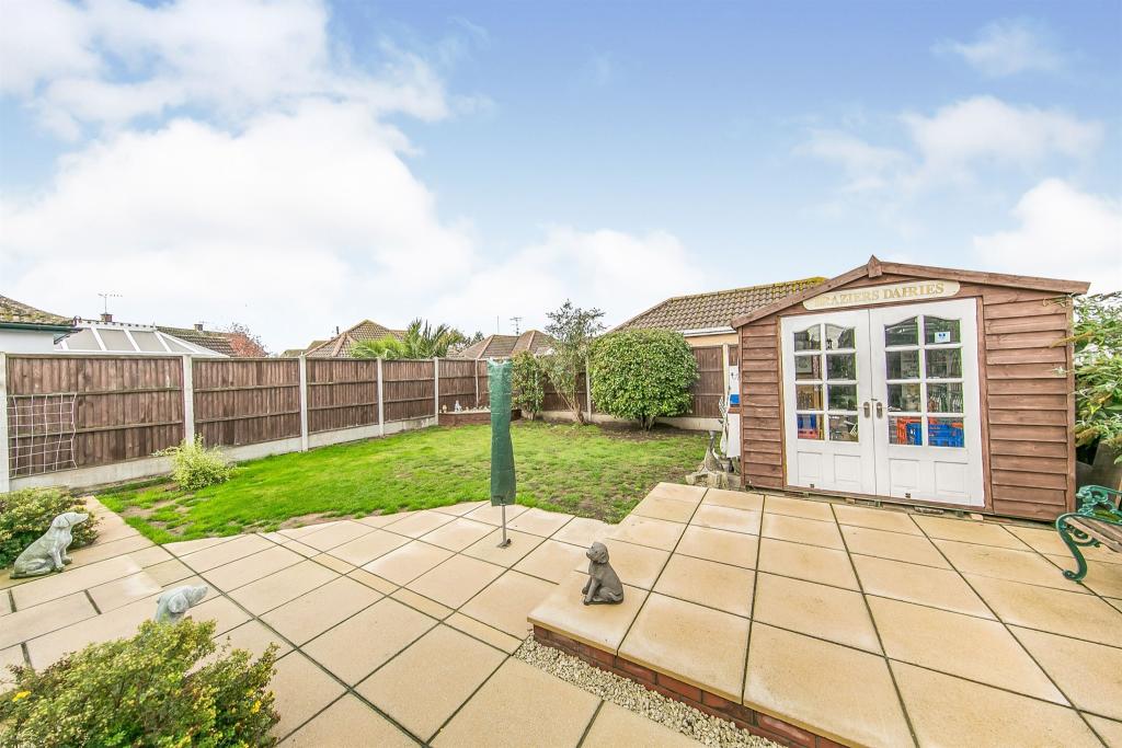 2 bedroom detached bungalow for sale in Burrs Road, CLACTONONSEA, CO15