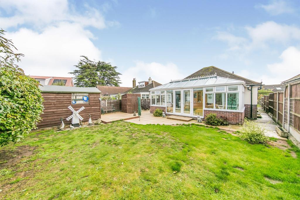 2 bedroom detached bungalow for sale in Burrs Road, CLACTONONSEA, CO15