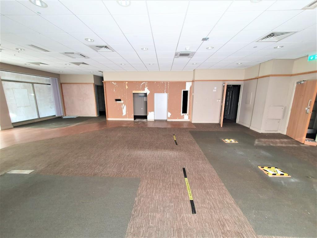 High street retail property to lease in 21 Bramhall Lane South, Bramhall, Stockport, SK7 1AQ, SK7