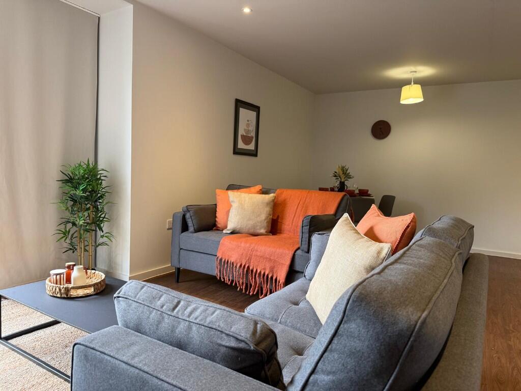 Main image of property: 207 Longfield House, Headingley Park, 8 Victoria Road, Leeds, West Yorkshire, LS6