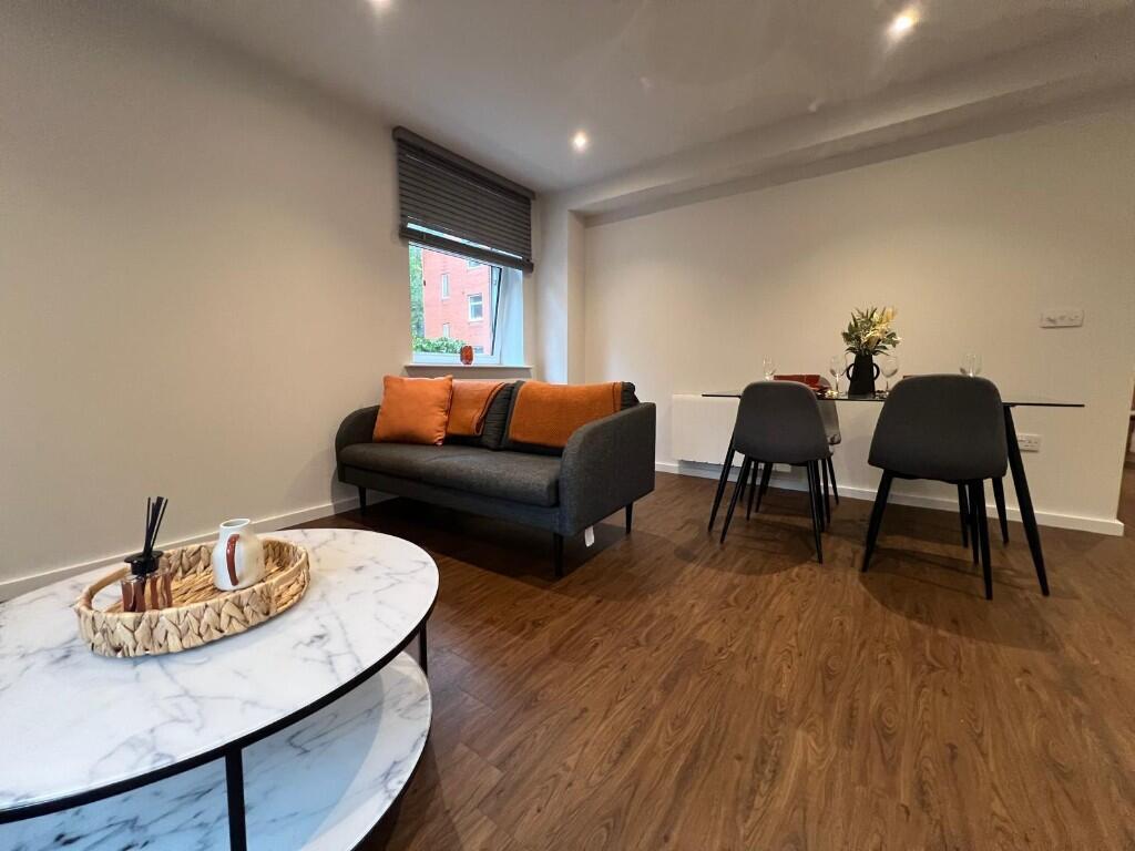 Main image of property: 001 Park House 8Victoria Road, Leeds, West Yorkshire, LS6