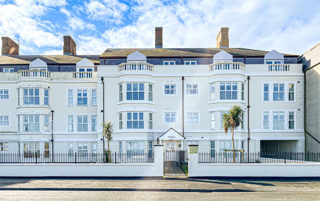 2 bedroom apartment for sale in Craig Y Don Parade, Llandudno, Conwy, LL30