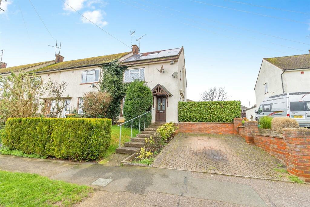 3 bedroom semidetached house for sale in St. Marys Way, Linslade