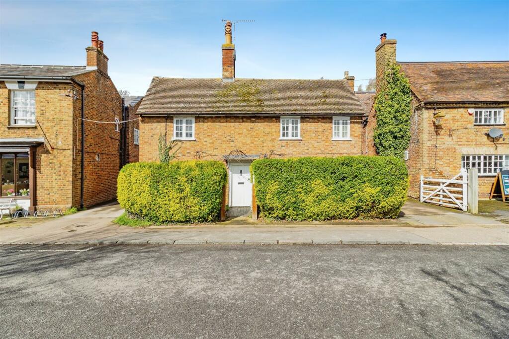 3 bedroom detached house for sale in High Street, Ridgmont