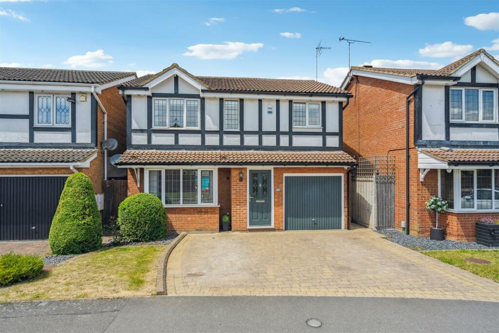 4 bedroom detached house for sale in Marley Fields, Leighton Buzzard