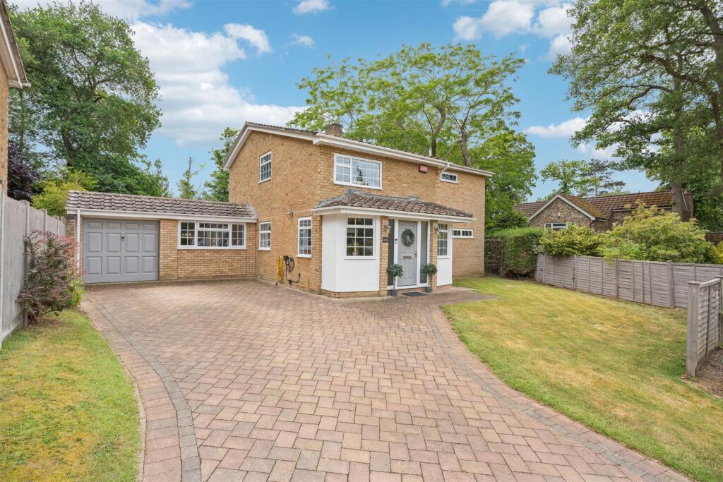 Main image of property: Acacia House, Chamberlains Gardens, Leighton Buzzard