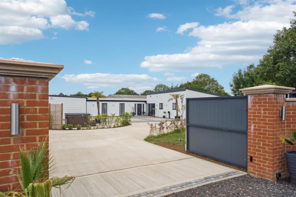 Main image of property: Ivy Lane, Great Brickhill, Buckinghamshire