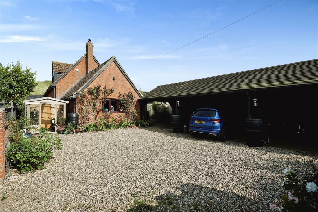 4 bedroom detached house for sale in Clink Lane, Sea Palling, Norwich, NR12
