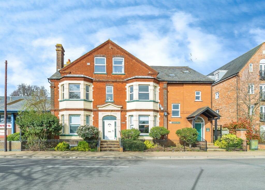 2 bedroom apartment for sale in Leighton Road, Leighton Buzzard, Bedfordshire, LU7