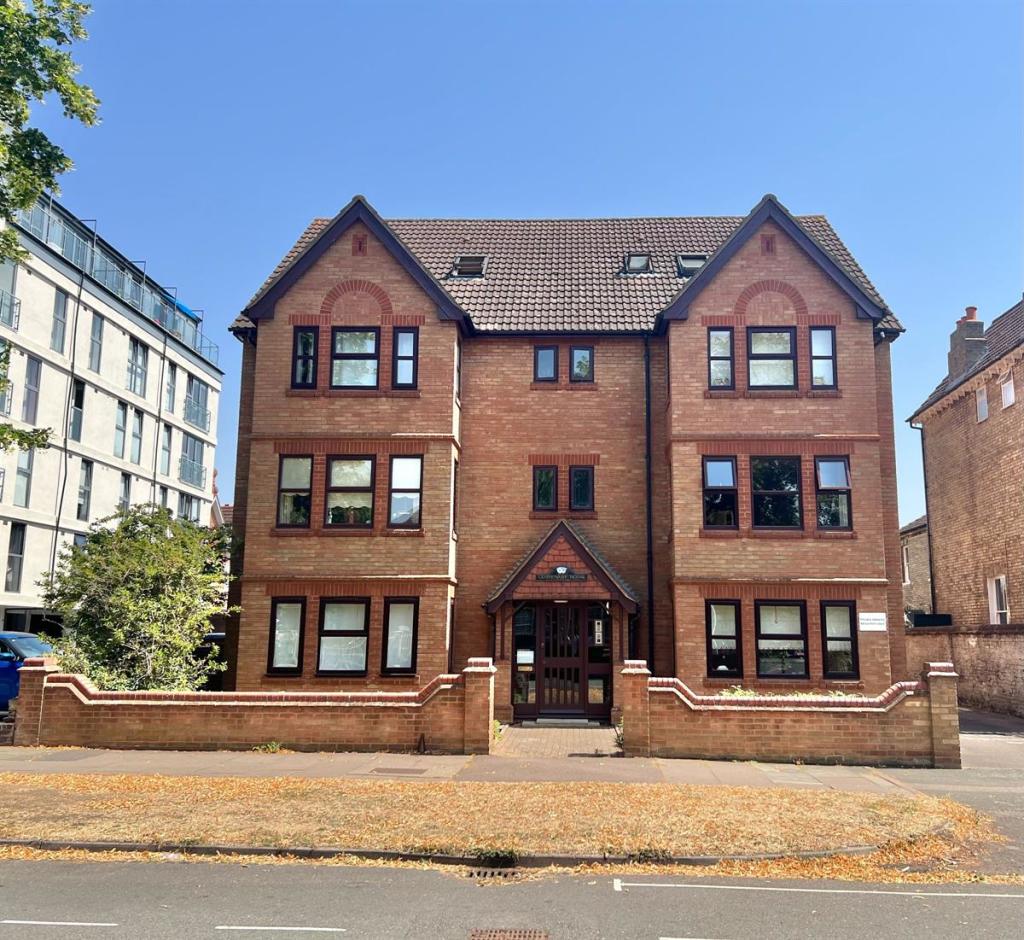 1 bedroom apartment for rent in Centenary House, Bushmead Avenue, Bedford, MK40