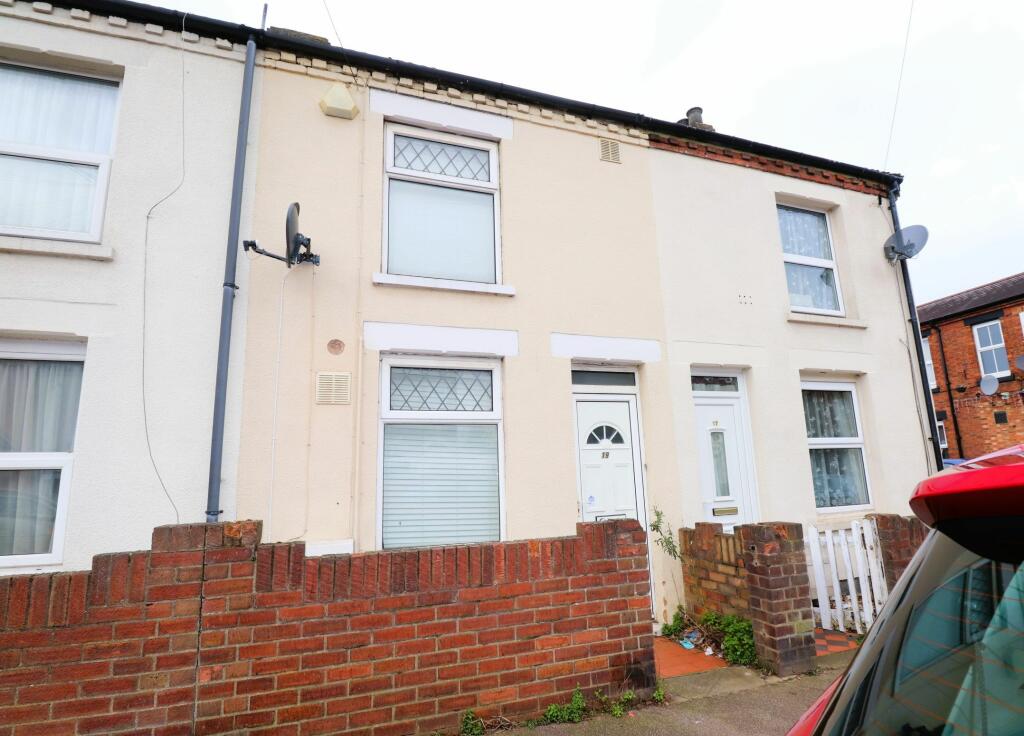 3 bedroom terraced house for sale in Margetts Road, Bedford, MK42