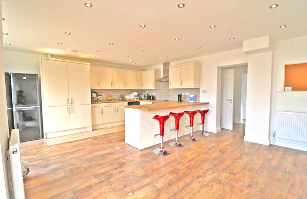 Main image of property: Room 3 Fenlake Road, Bedford