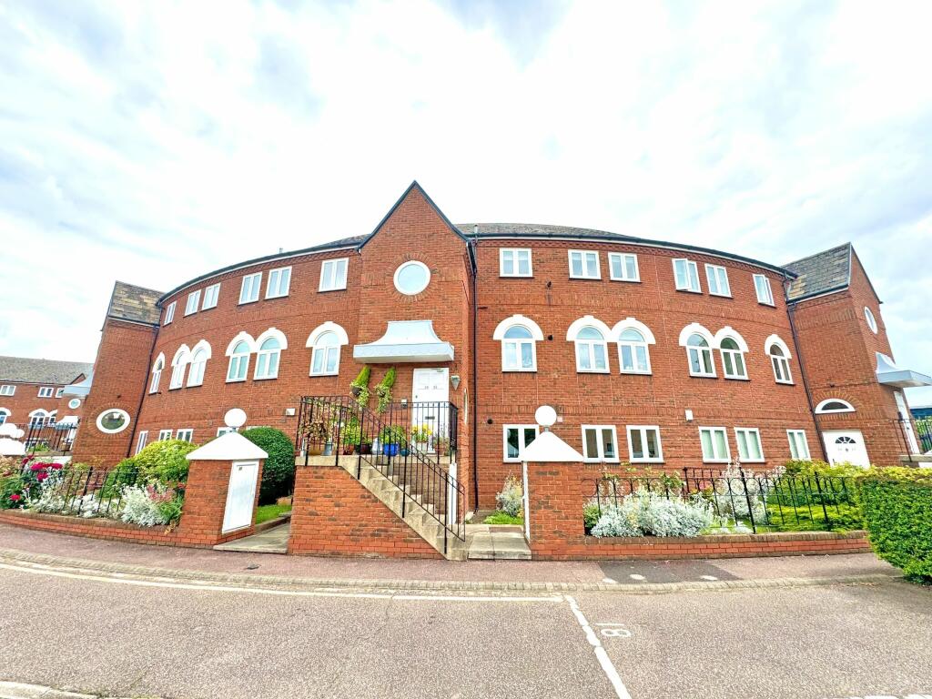 3 bedroom apartment for rent in Duckmill Crescent, Bedford, MK42