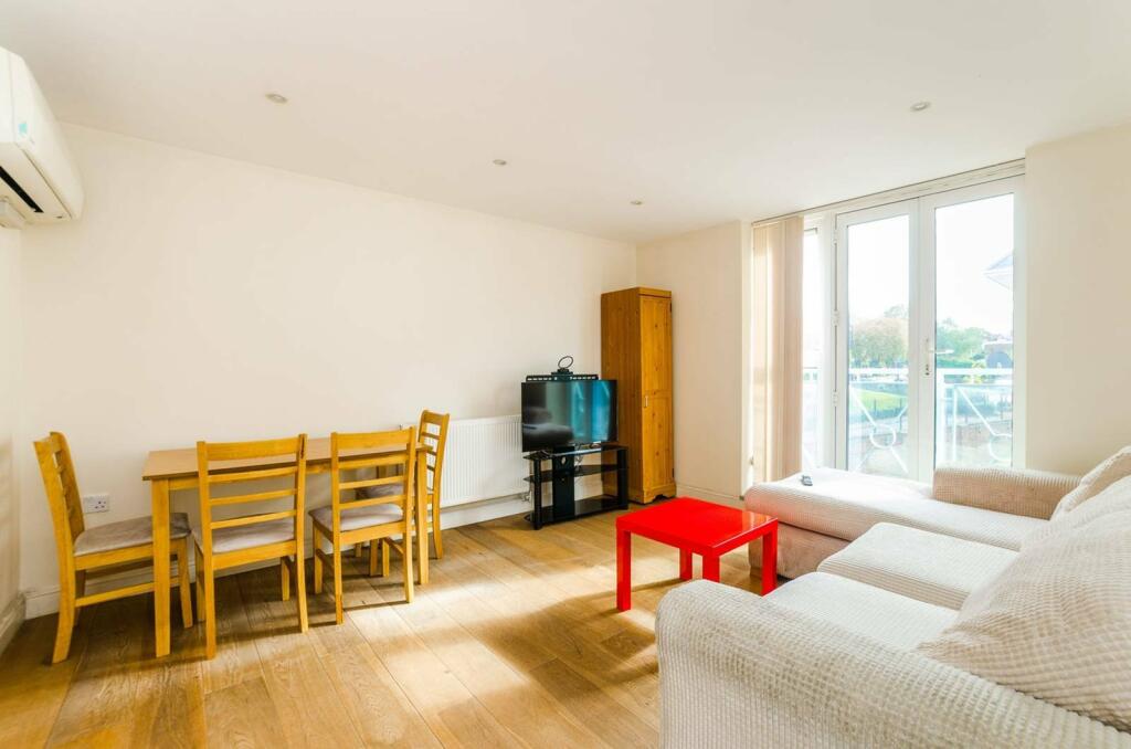 2 bedroom apartment for rent in Richmond Court, High Street, London, N8