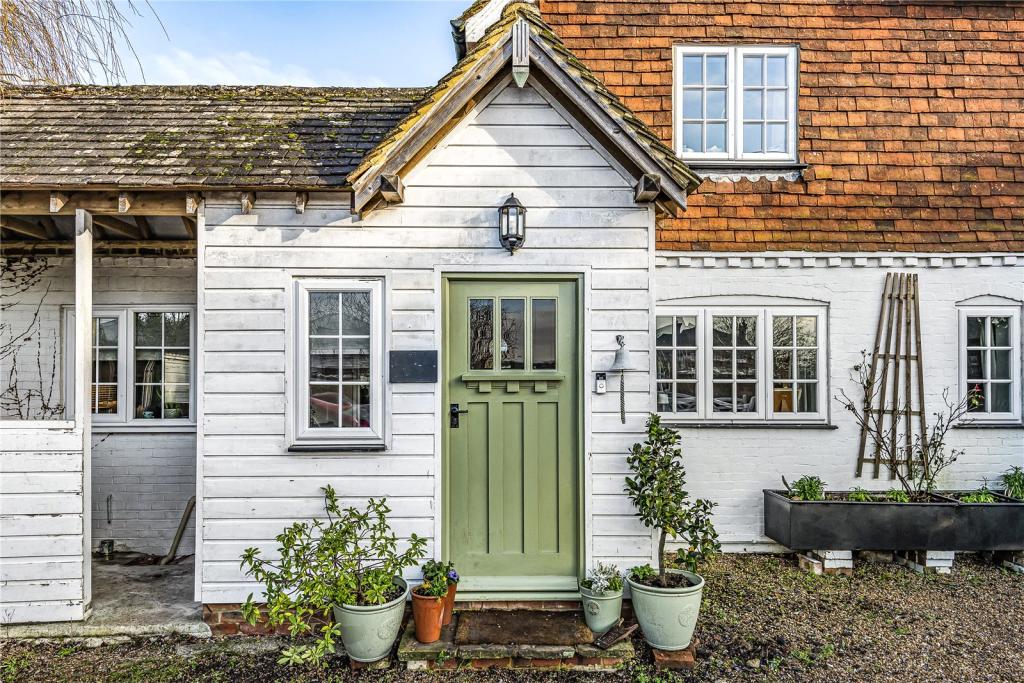 4 bedroom detached house for sale in Alfold Bars, Loxwood