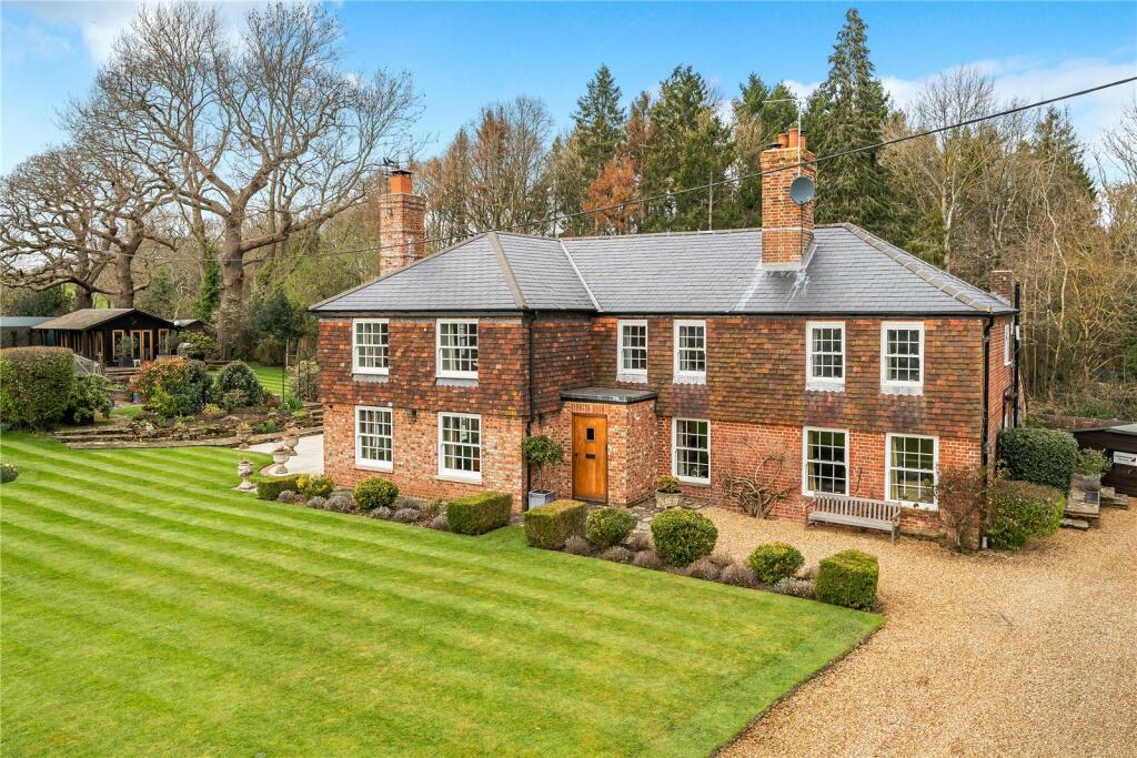 6 bedroom detached house for sale in Wisborough Green, Billingshurst