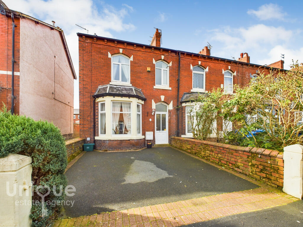 3 bedroom end of terrace house for sale in Holmefield Road, Lytham St