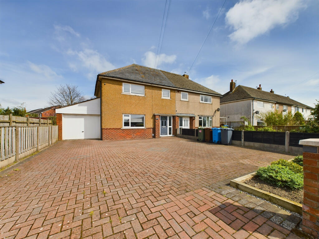 3 bedroom semidetached house for sale in Blackpool Road North, Lytham