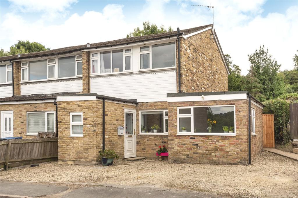 3 bedroom end of terrace house for sale in Woodley Hill, Chesham
