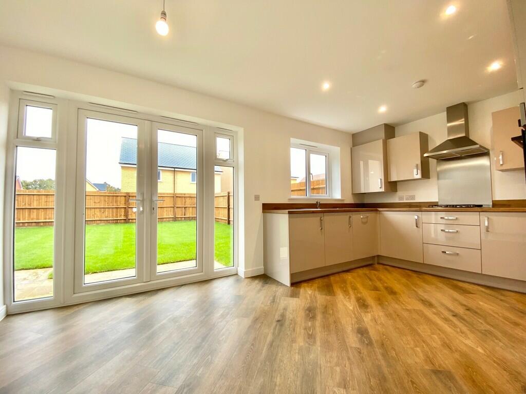 3 bedroom semidetached house for sale in Marham Park, Bury St Edmunds