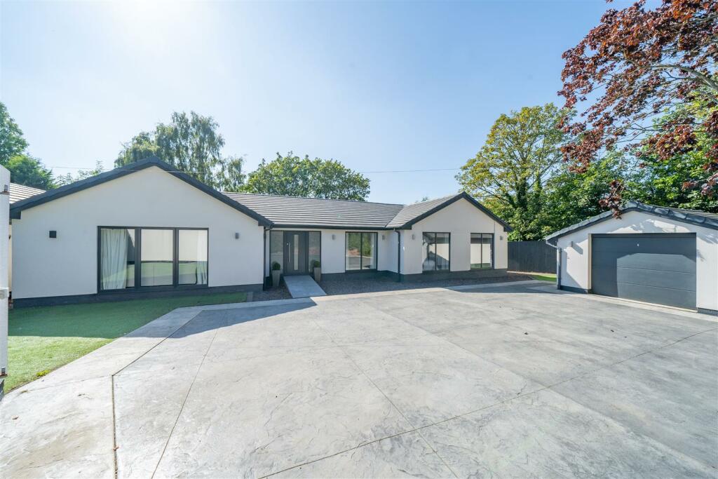 4 bedroom detached bungalow for sale in Telegraph Road, Heswall, Wirral