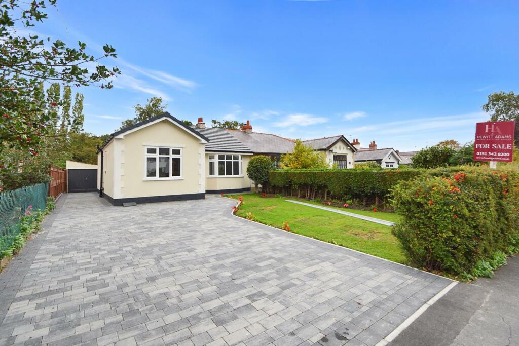 3 bedroom semidetached bungalow for sale in Rosemead Avenue, Pensby