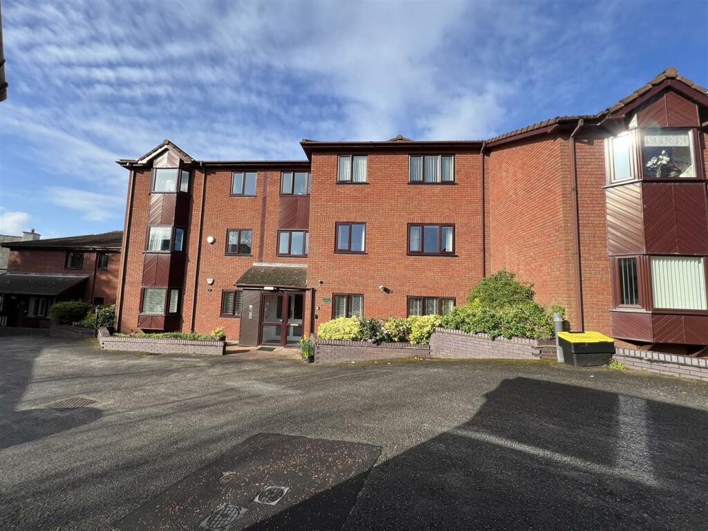 2 bedroom apartment for sale in Mount Avenue, Heswall, Wirral, CH60