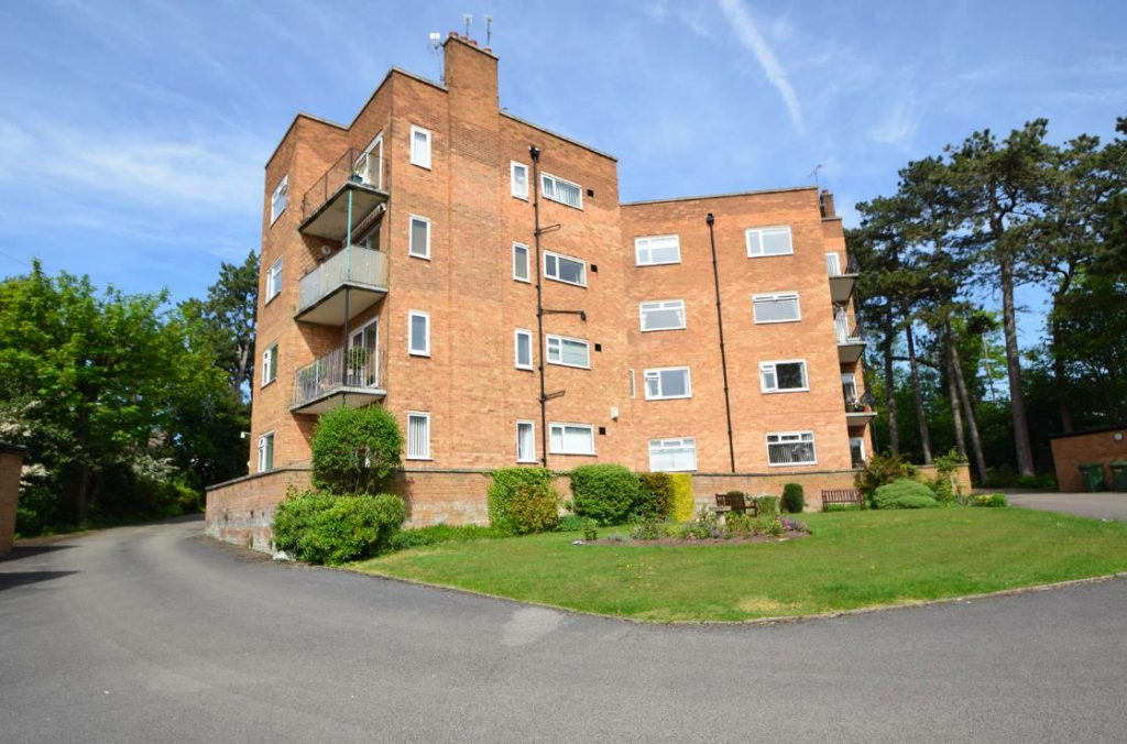 2 bedroom flat for sale in Telegraph Road, Heswall, Wirral, CH60