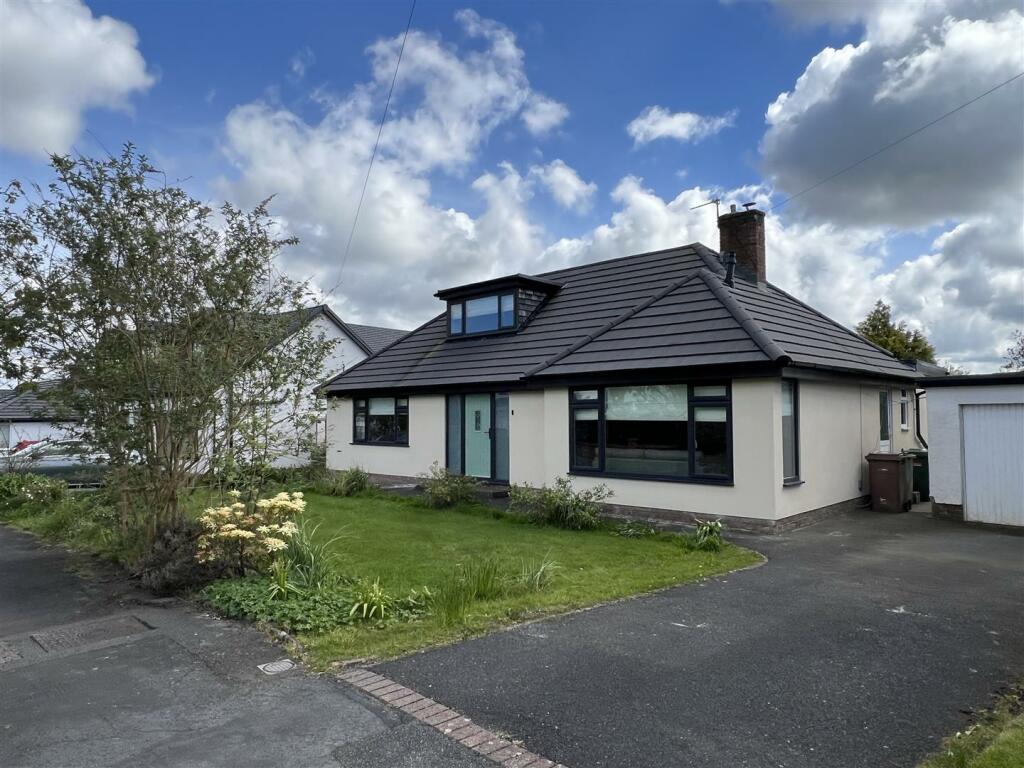 4 bedroom detached bungalow for sale in Broadmead, Heswall, Wirral, CH60