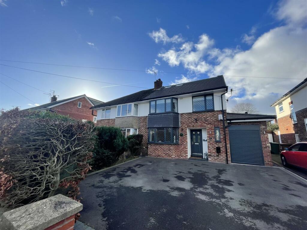 4 bedroom semidetached house for sale in Meadowcroft, Heswall, Wirral