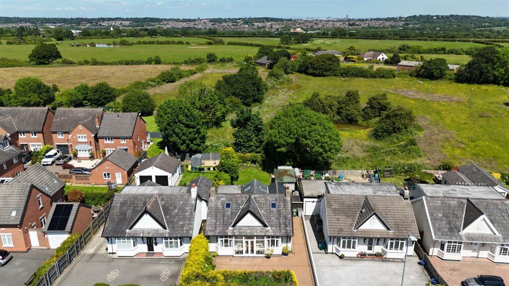 4 bedroom detached bungalow for sale in Barnston Road, Thingwall