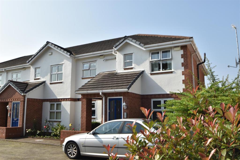 2 bedroom apartment for sale in Telegraph Road, Heswall, Wirral, CH60