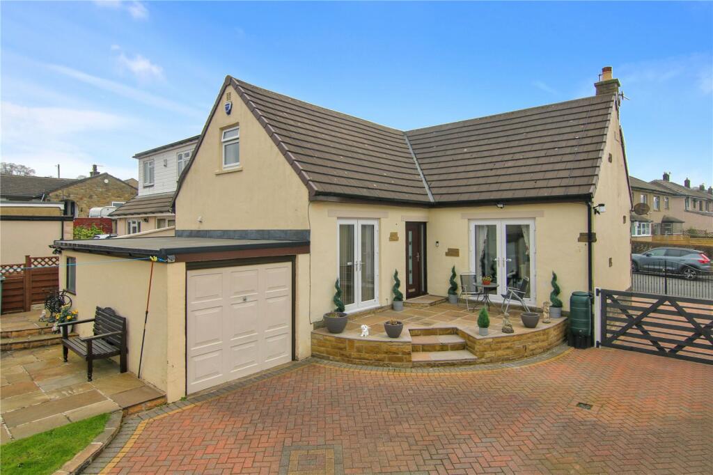 3 bedroom detached house for sale in Daisy Hill, Silsden, BD20