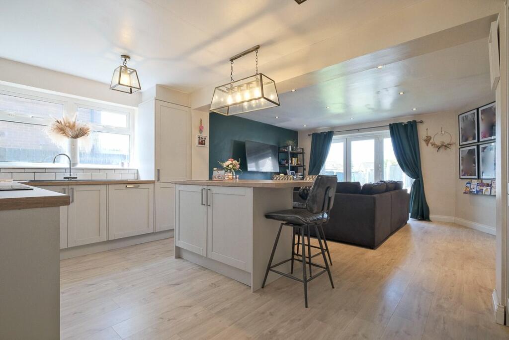 4 bedroom detached house for sale in Talbot Drive, Briercliffe, Burnley