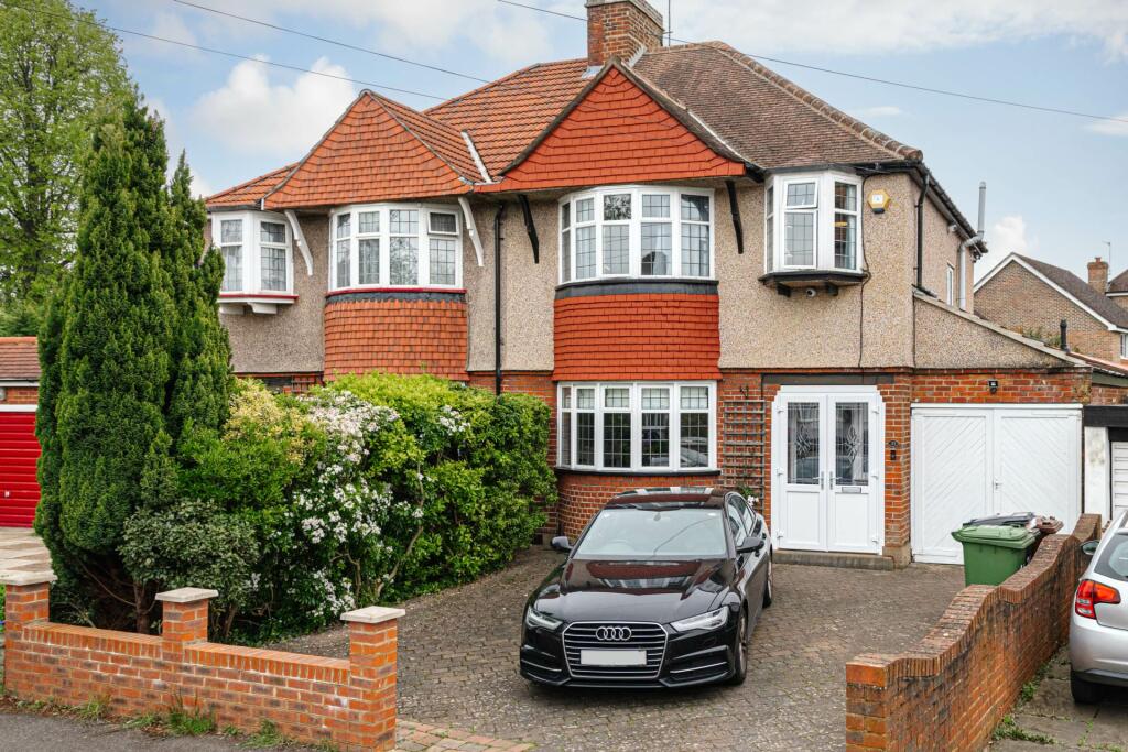 3 bedroom semidetached house for rent in Ewell Park Way, Epsom, KT17