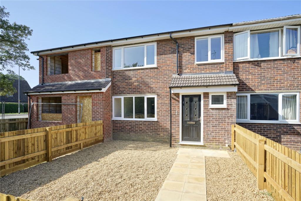 4 bedroom terraced house for sale in Spinney Way, St. Ives